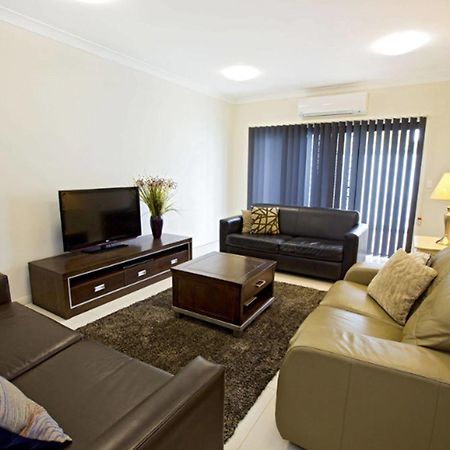 פנריט Astina Serviced Apartments - Central מראה חיצוני תמונה
