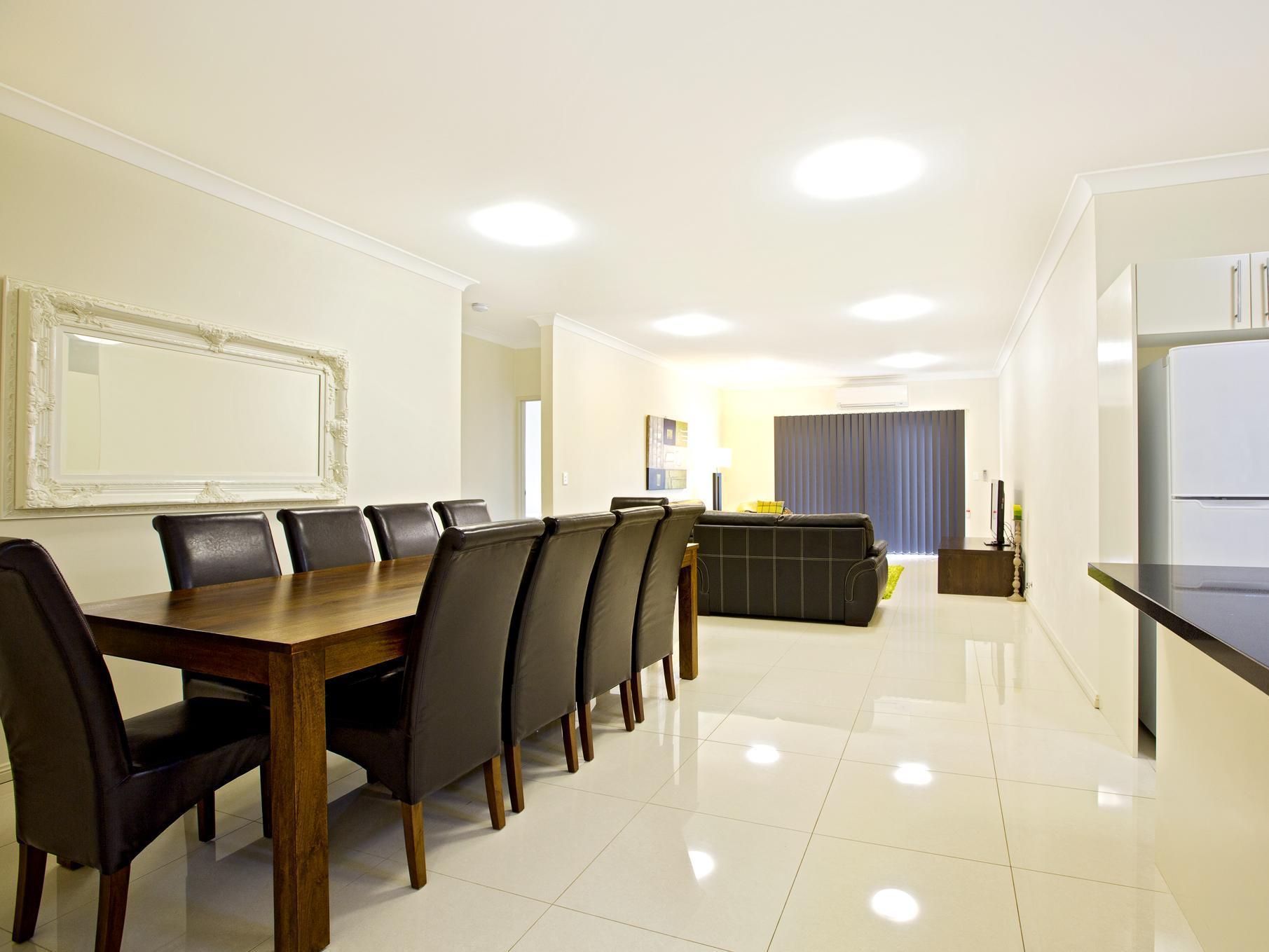 פנריט Astina Serviced Apartments - Central מראה חיצוני תמונה