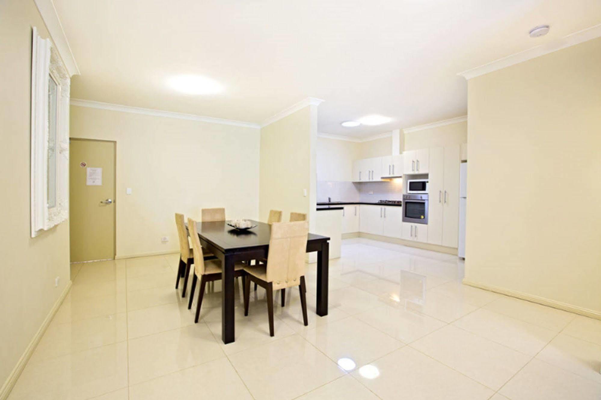 פנריט Astina Serviced Apartments - Central מראה חיצוני תמונה