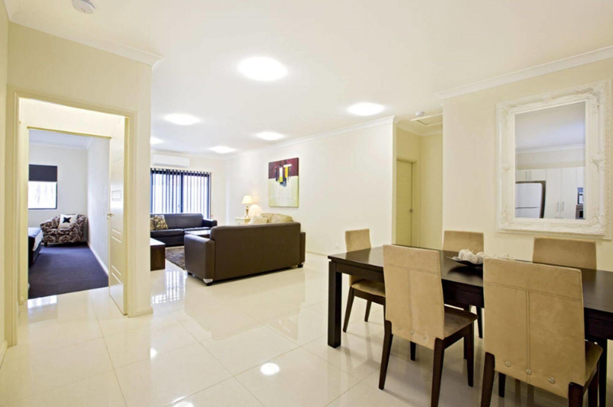 פנריט Astina Serviced Apartments - Central מראה חיצוני תמונה