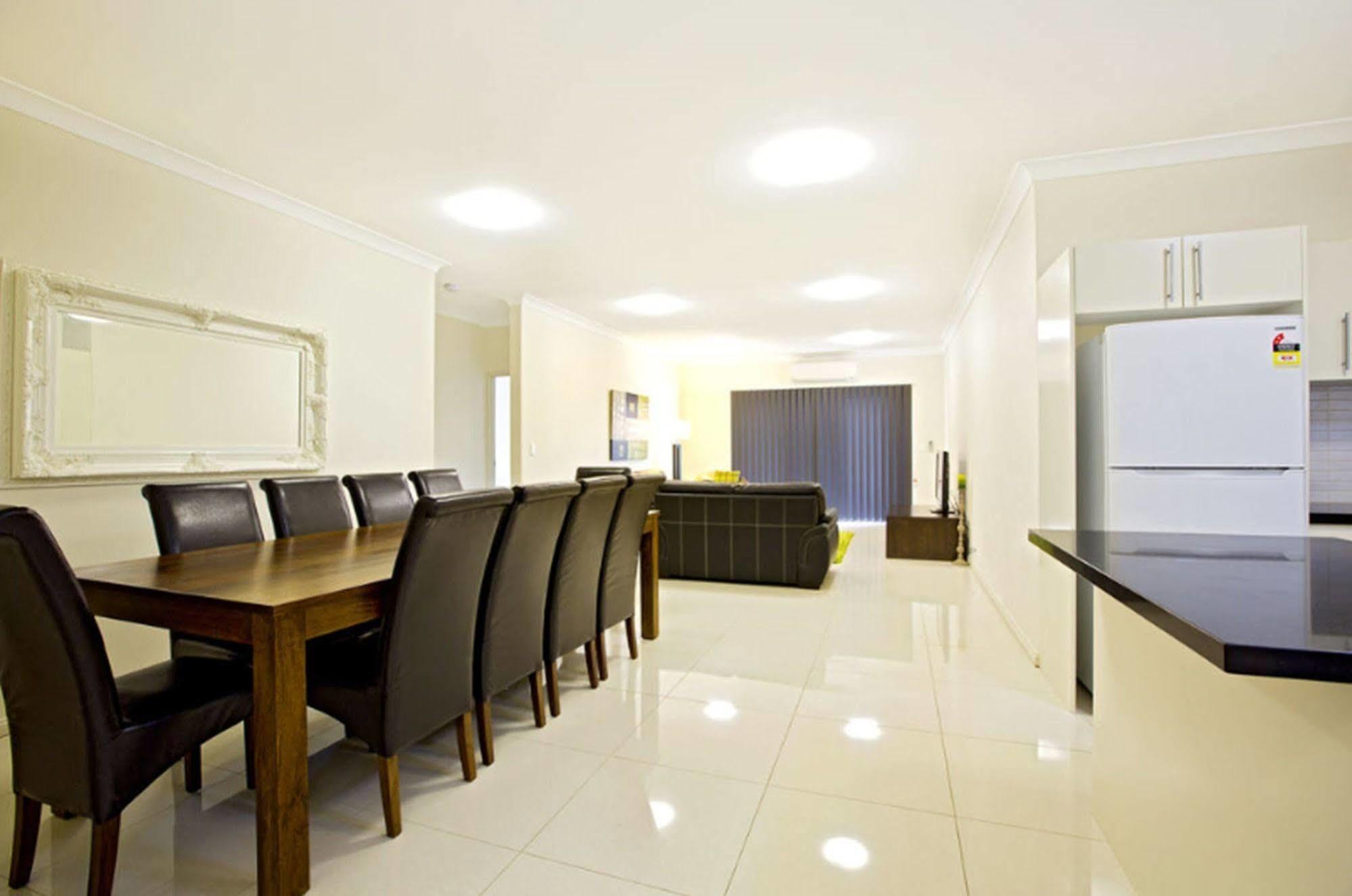 פנריט Astina Serviced Apartments - Central מראה חיצוני תמונה