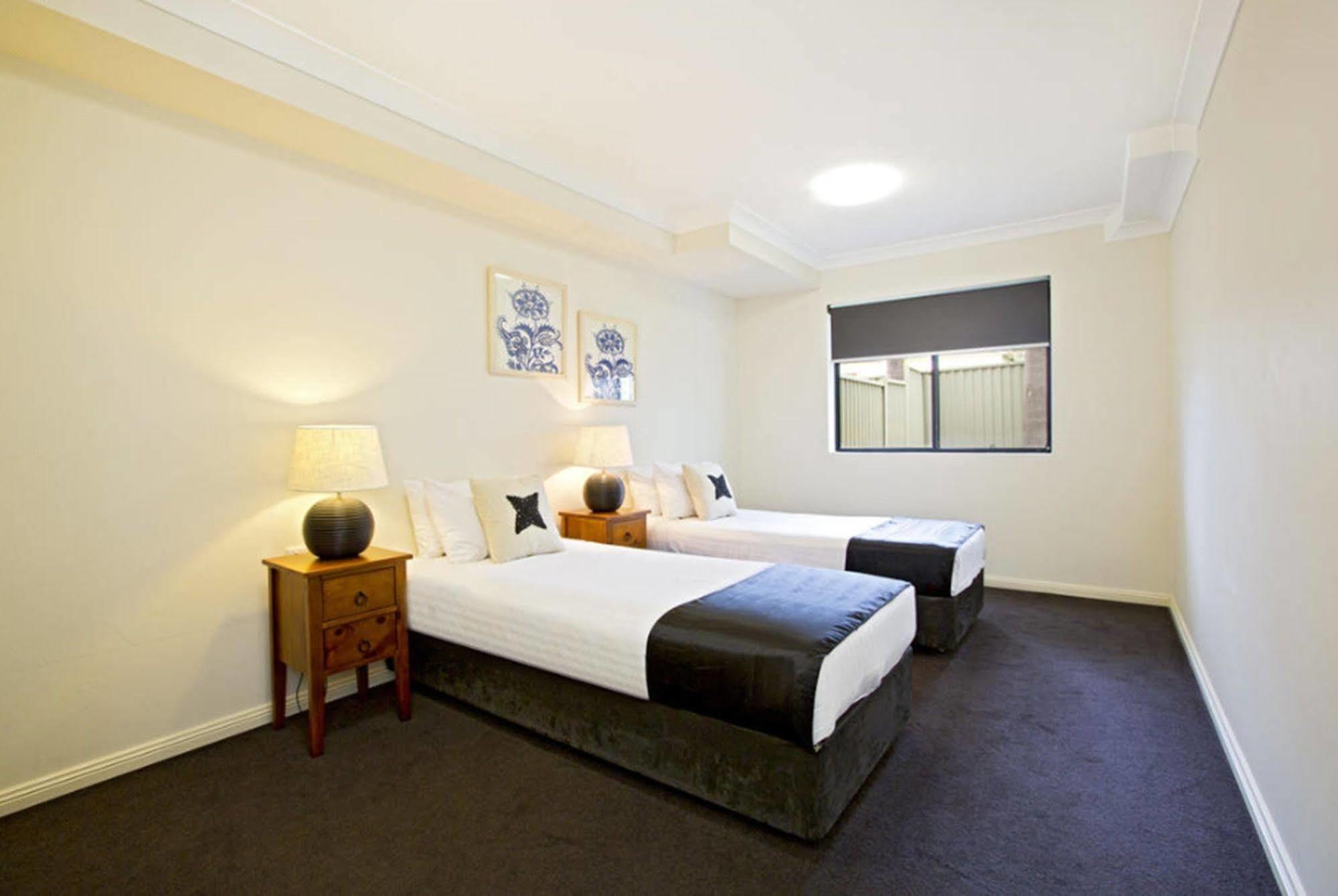 פנריט Astina Serviced Apartments - Central מראה חיצוני תמונה