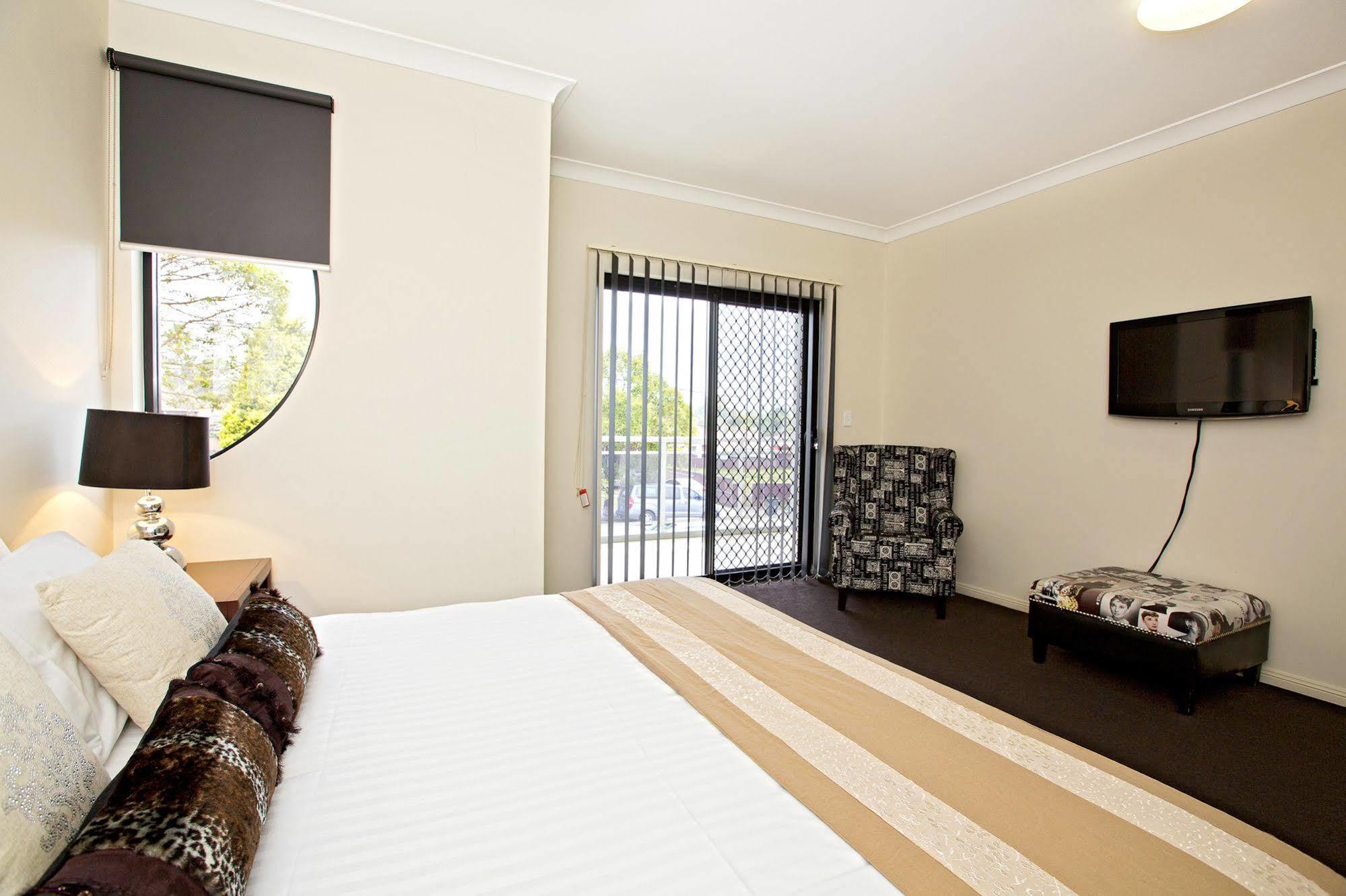 פנריט Astina Serviced Apartments - Central מראה חיצוני תמונה